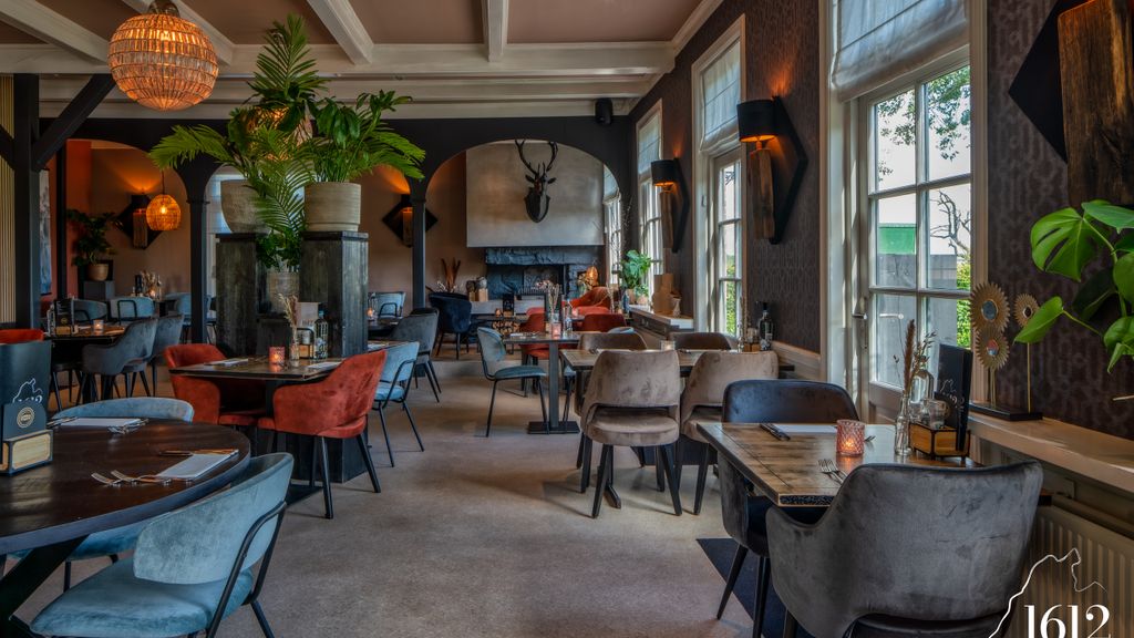 1612 Restaurant & Lounge